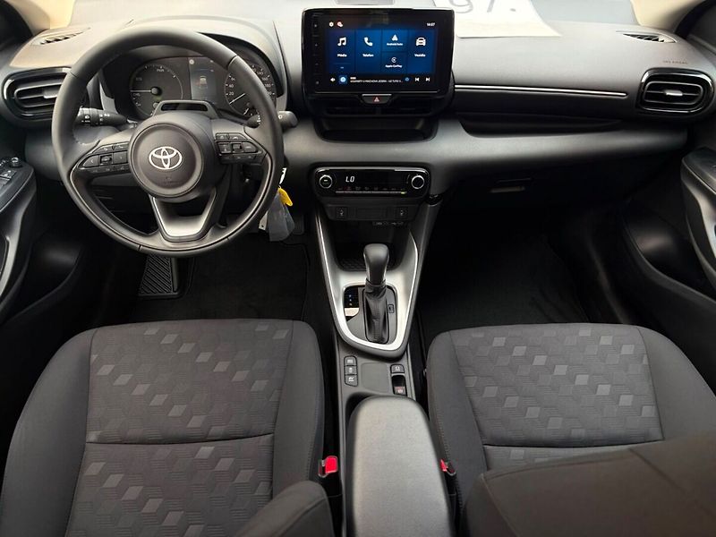 Toyota Yaris 1.5 Comfort business - fotka 15 z 17