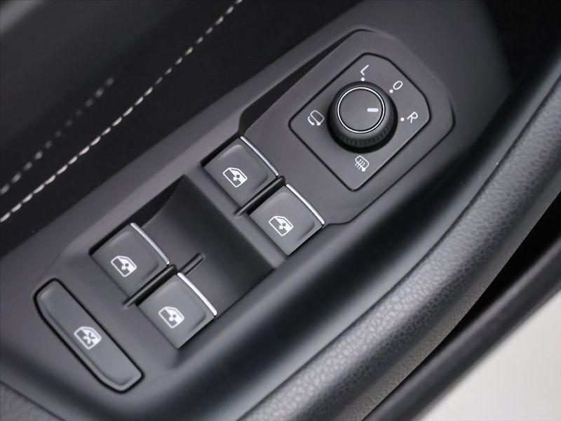 Volkswagen Arteon 2,0 TDI  DSG R-line SB CZ DPH - fotka 16 z 33