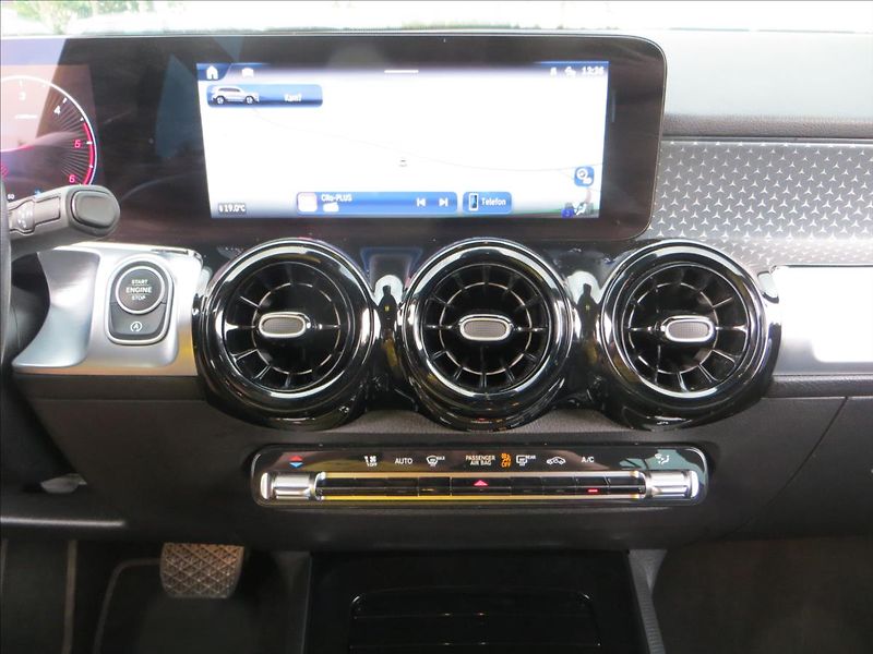 Mercedes-Benz GLB 2,0 200d 4Matic DCT 110kW ČR - fotka 17 z 23