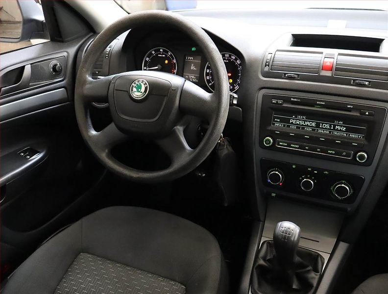 Škoda Octavia (2011) 1.6, Serv.kniha - fotka 7 z 15