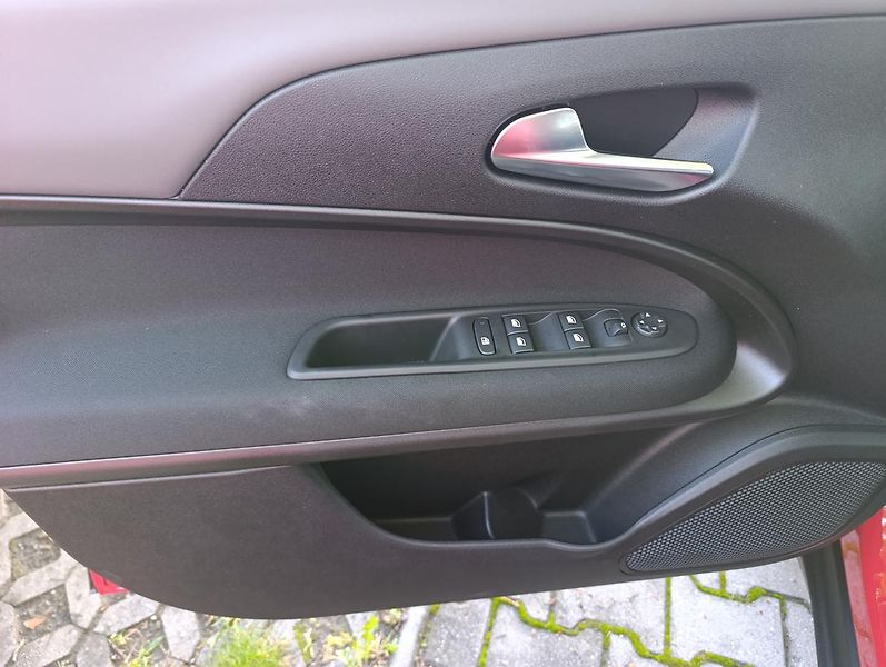 Jeep Avenger (2026) Longitude 1.2 Turbo e-Hybrid - fotka 16 z 24