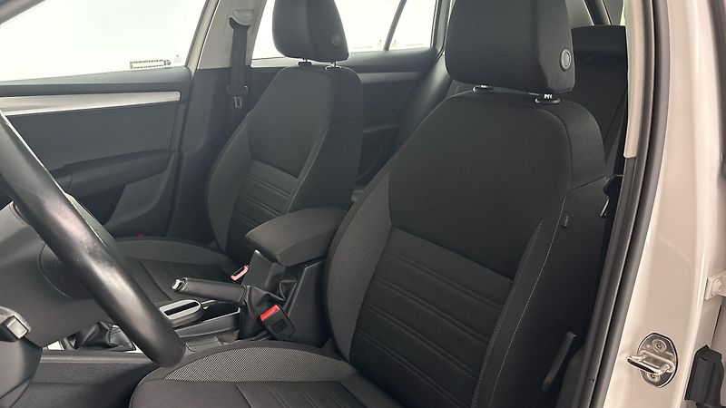 Škoda Octavia 1.6 TDI Ambition Combi - fotka 15 z 23