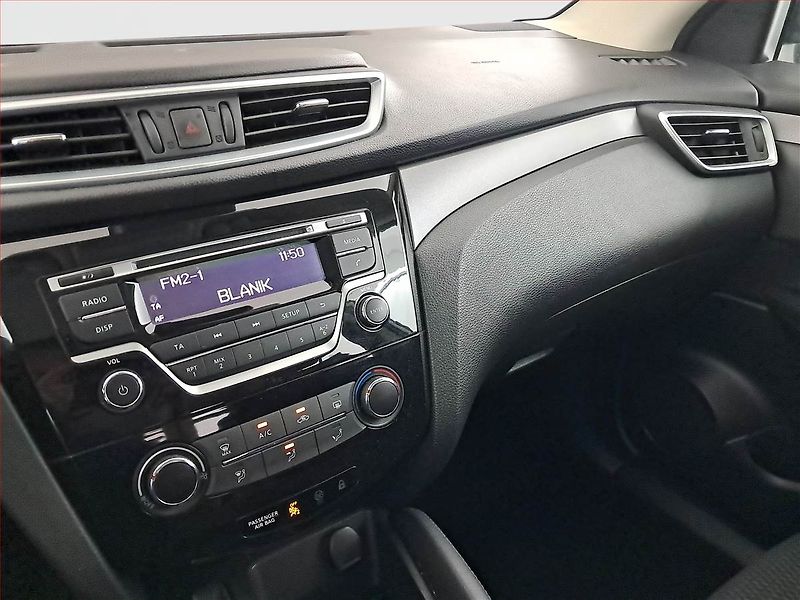 Nissan Qashqai (2018) 1.2 DIG-T, Tempomat - fotka 12 z 16