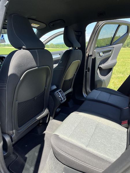 Volvo XC40 (2022) B3 FWD AUT PLUS 1. MAJITEL - fotka 11 z 23