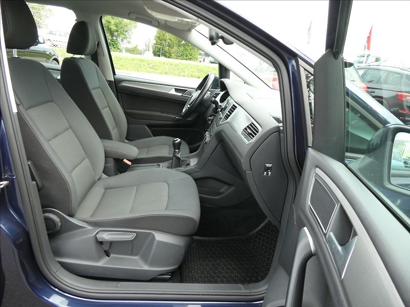 Volkswagen Golf Sportsvan 1,6 TDi 81kW 1.MAJITEL,servisk - fotka 24 z 53