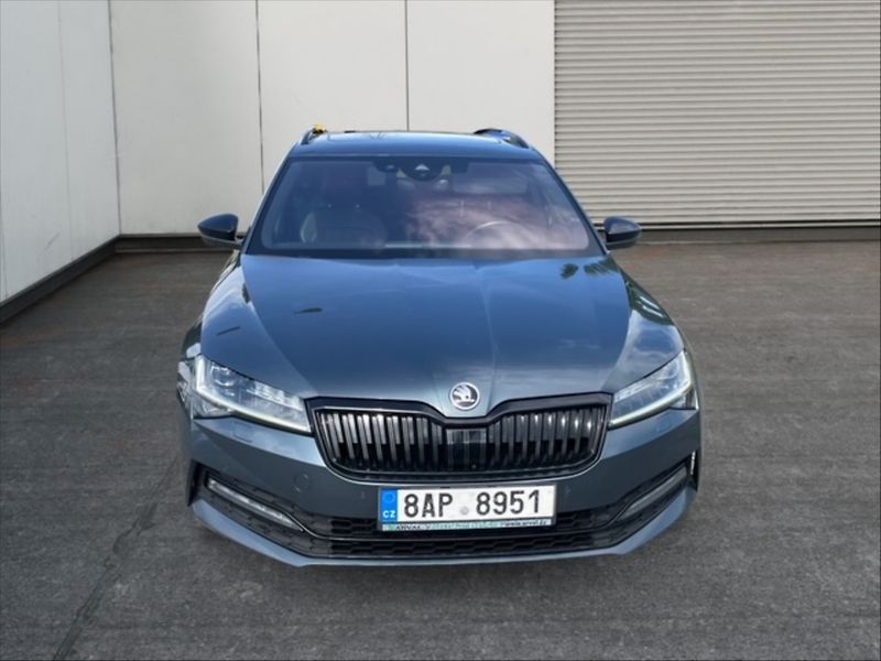 Škoda Superb 2,0 TDI Sportline DSG - fotka 2 z 11