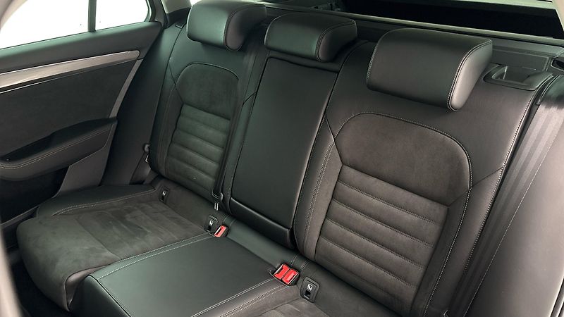 Škoda Superb 2.0 TSI DSG 4x4 Scout Combi - fotka 16 z 32