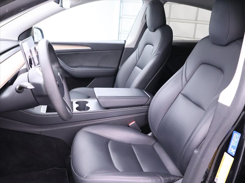 Tesla Model Y Long Range AWD 75kWh SoH 90% - fotka 11 z 29