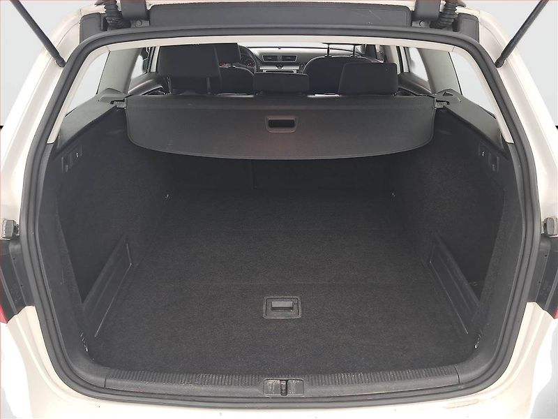 Volkswagen Passat (2011) 2.0 TDI, Navi, Vyhř. sedaček - fotka 13 z 15
