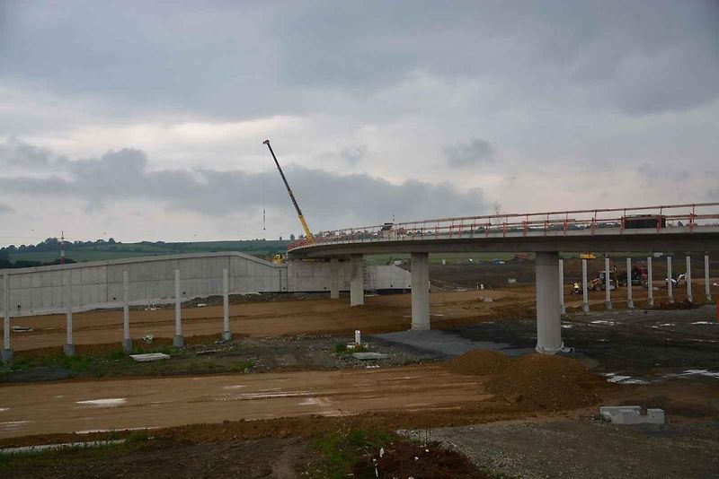 Stavba dálnice D1 mezi Říkovicemi a Přerovem je v plném proudu. V těchto dnech se pokládají asfaltové vrstvy na přeložce Tovačovské ulice.