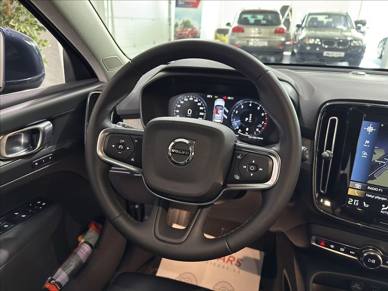 Volvo XC40 2,0   B4 AWD MOMENTUM DPH - fotka 24 z 35