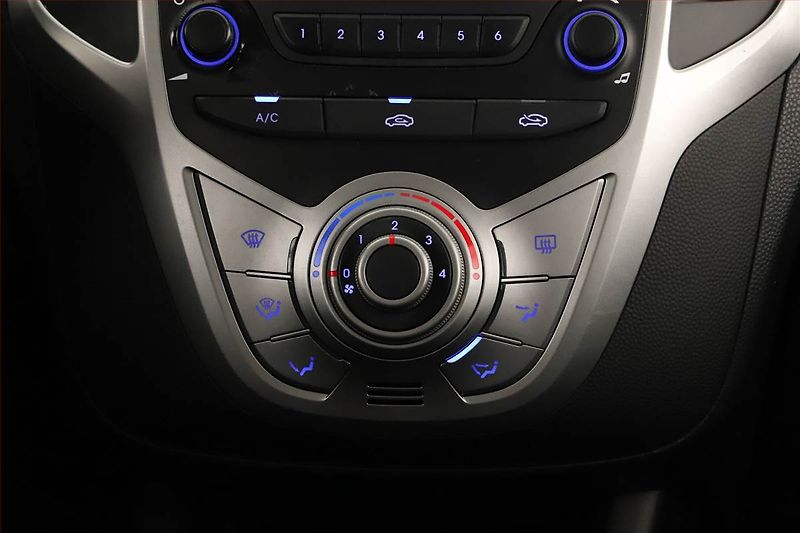 Hyundai ix20 (2013) 1.4 CVVT, ČR,1.maj - fotka 11 z 14