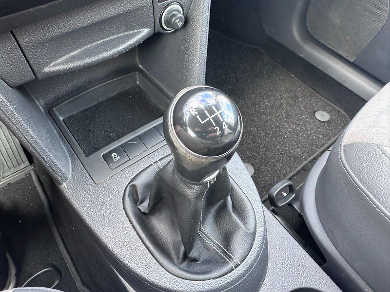 Volkswagen Caddy (2013) EDITION 30 1,6 TDI 75 KW TAŽNÉ - fotka 32 z 50