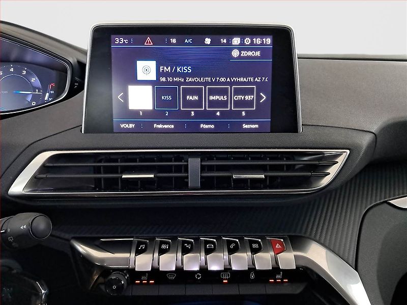 Peugeot 3008 (2017) 1.2 PureTech, Navi, Tempomat - fotka 12 z 17