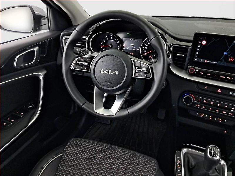 Kia XCeed (2024) 1.5 T-GDI - fotka 7 z 19