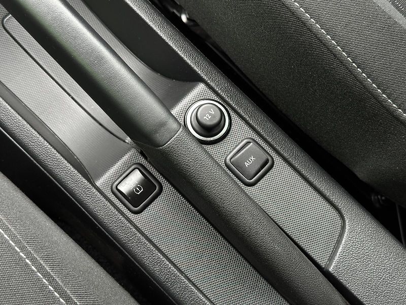 Škoda Rapid 1.2TSi Ambition PLUS 105PS Spa - fotka 24 z 30