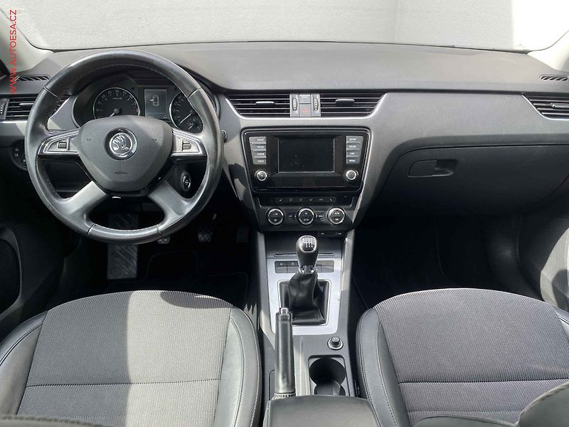 Škoda Octavia (2013) 2.0 TDi, Elegance - fotka 8 z 17