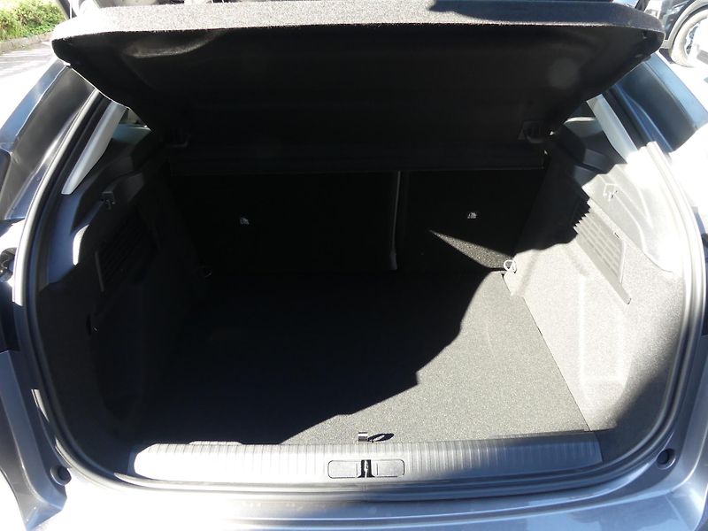 Citroën C4 (2026) PLUS Hybrid 145k Automatic  - fotka 11 z 21