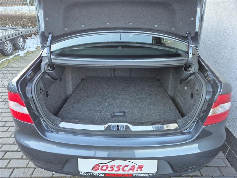 Škoda Superb 2,0 TDI 125KW DSG Kůže Xenon - fotka 17 z 33