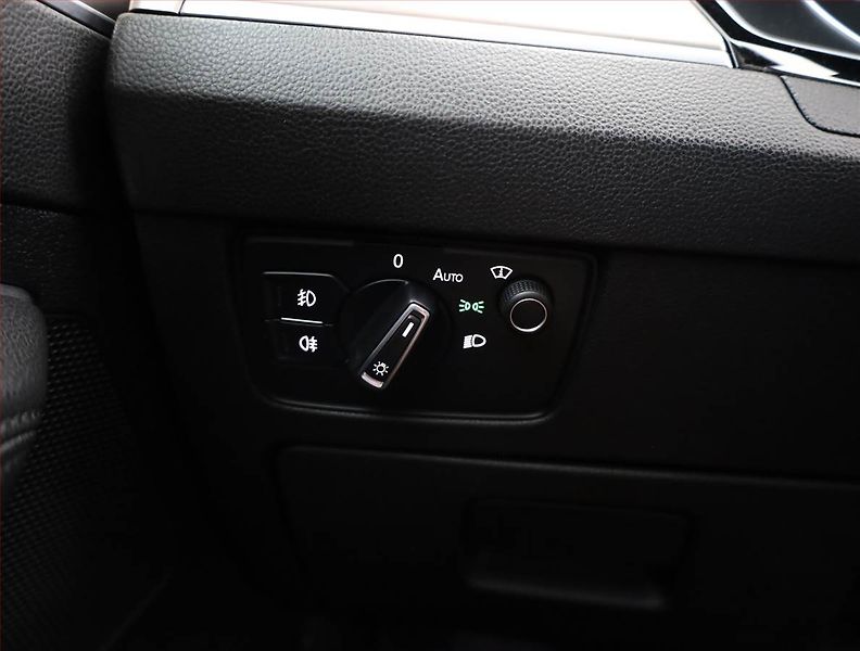 Volkswagen Passat (2016) 2.0 TDI, Kůže, Navi, Tempomat - fotka 14 z 17