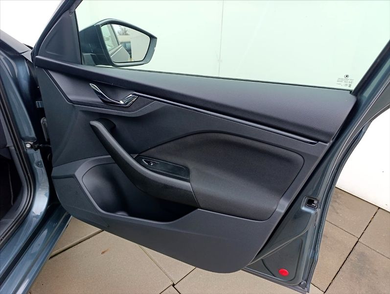 Škoda Scala 1,6 TDi DSG Ad.tempomat LED AL - fotka 25 z 36