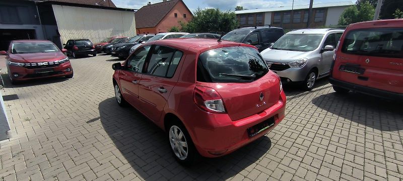 Renault Clio (2012) 1,2 16V 55kW - fotka 7 z 28