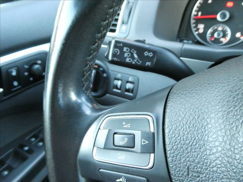 Volkswagen Touran 1,6 TDi 77kW 7.MÍST,navigace - fotka 34 z 43