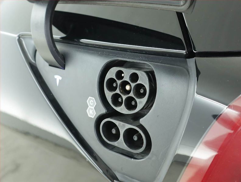 Tesla Model Y (2021) Long Range AWD 75kWh, SoH 92% - fotka 20 z 21
