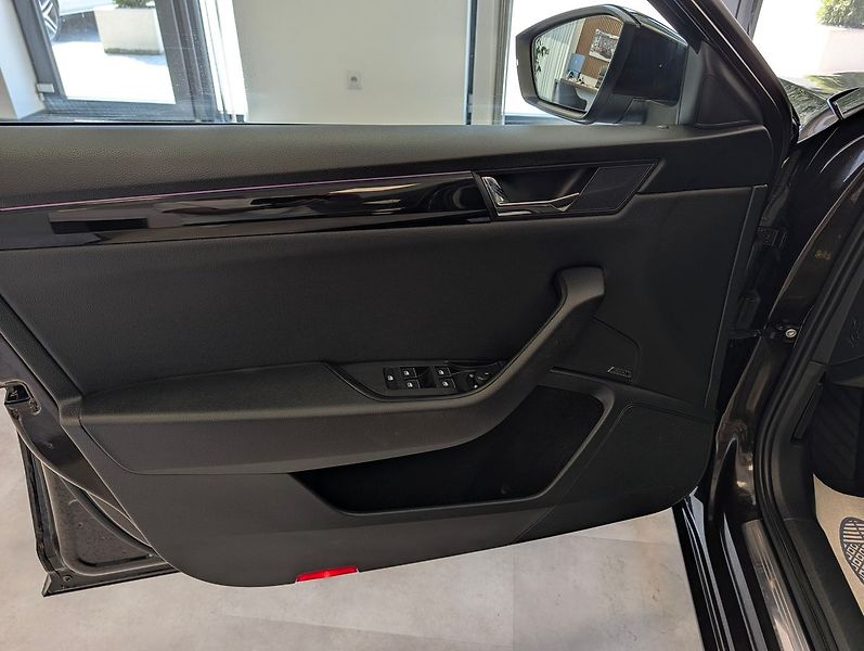 Škoda Superb 2.0 TDI Laurin&Klement 4X4 - fotka 12 z 34