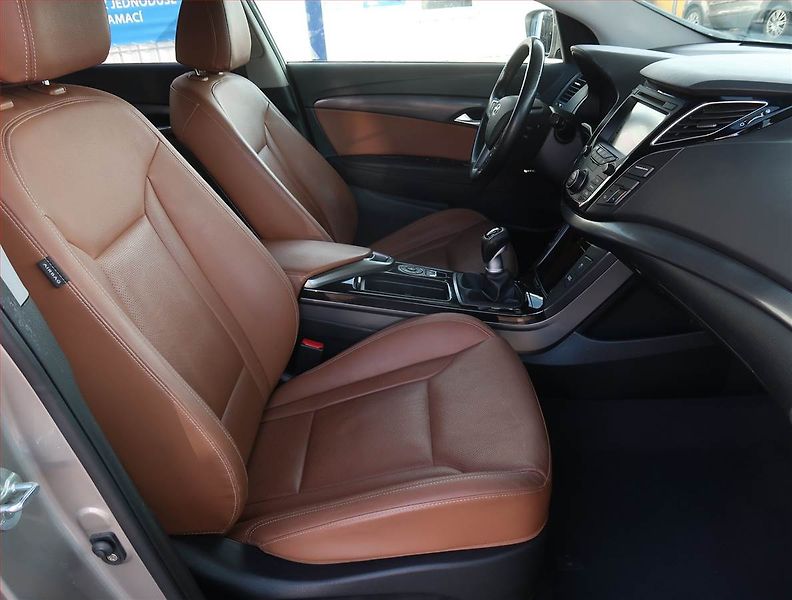 Hyundai i40 (2015) Premium 1.7 CRDi, Serv.kniha - fotka 9 z 21