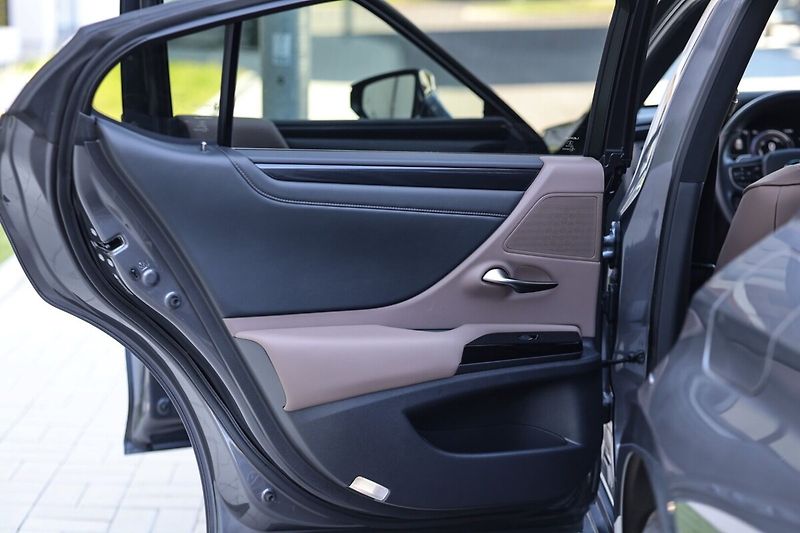 Lexus ES 300h 300H 2,5 HEV BUSINESS EDITION - fotka 21 z 25