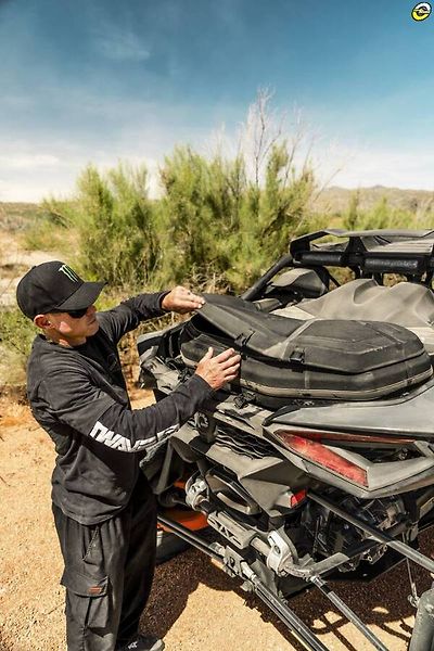 Can-Am Maverick R (2027) 7DVE - MAX X RS 999T DCT SAS - fotka 12 z 12