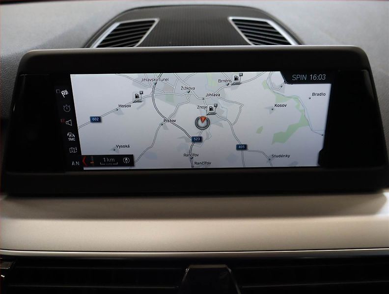 BMW Řada 5 (2018) Luxury Line 520d xDrive, 4X4 - fotka 19 z 25