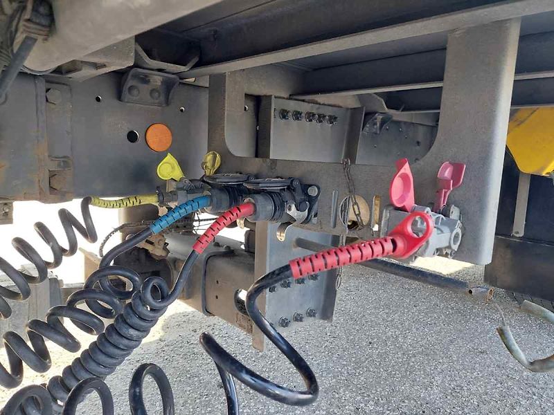 Iveco Ostatní ML 140 E28 souprava 120 m - fotka 11 z 59