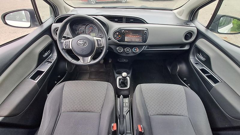 Toyota Yaris 1.0 VVTi Comfort REZERVACE - fotka 13 z 23
