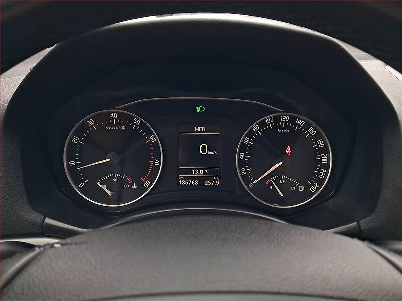 Škoda Octavia (2010) Ambiente 1.4 TSI, Tempomat - fotka 11 z 13