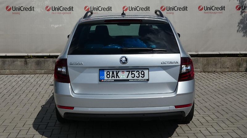 Škoda Octavia Combi 2,0 TDI Ambition - fotka 4 z 24