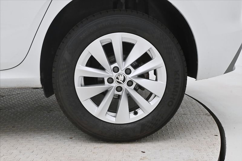 Škoda Kamiq 1,0 TSI 81 kW VIRTUAL NAVI Zár - fotka 30 z 30