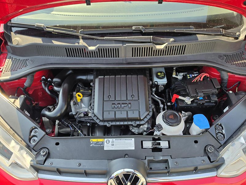 Volkswagen up! 1.0 MPI Parkovací senzory  - fotka 13 z 17
