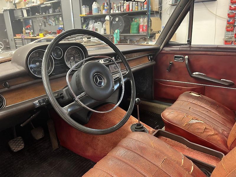Mercedes-Benz Ostatní 250 SE 2.5 benzín 110kW - fotka 7 z 15