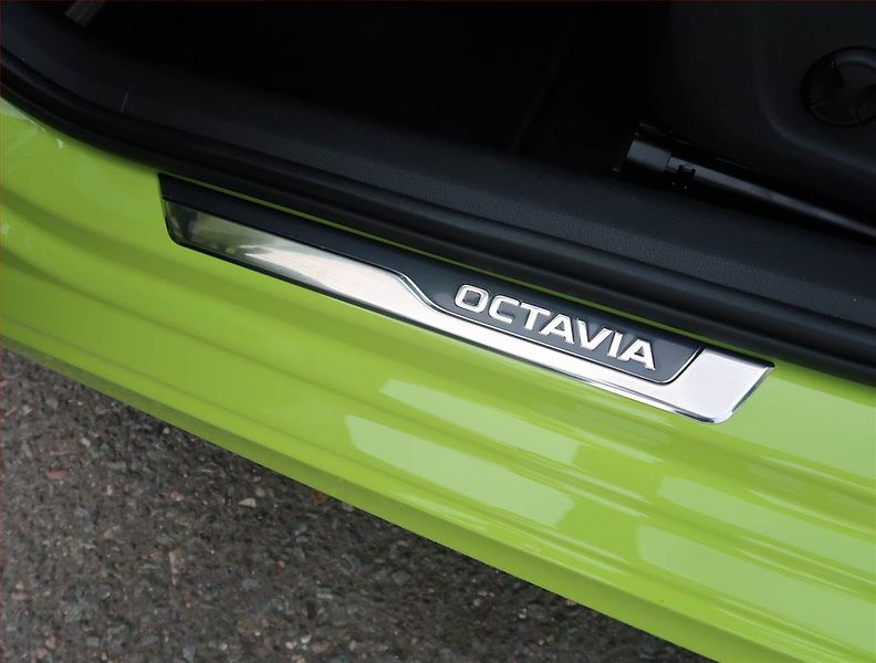 Škoda Octavia (2024) RS 2.0 TSI - fotka 24 z 31