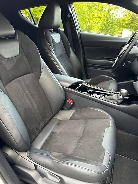 Toyota C-HR (2020) 2.0 HYBRID 112KW AUT 2020 - fotka 21 z 34