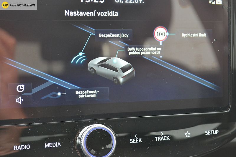 Hyundai i30 WG 1,5I MT SMART FL NAVI - fotka 27 z 44