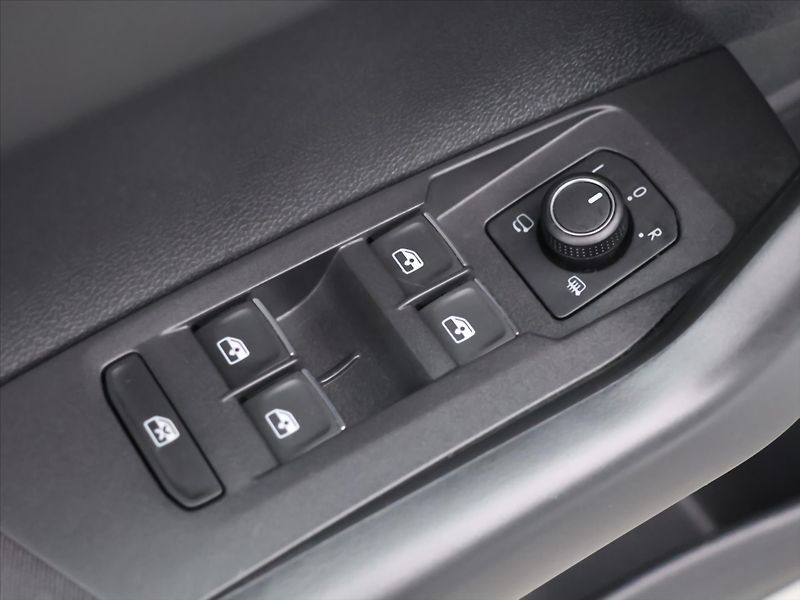 Volkswagen Polo 2,0 TSI GTI DSG Virtual Matrix - fotka 14 z 34