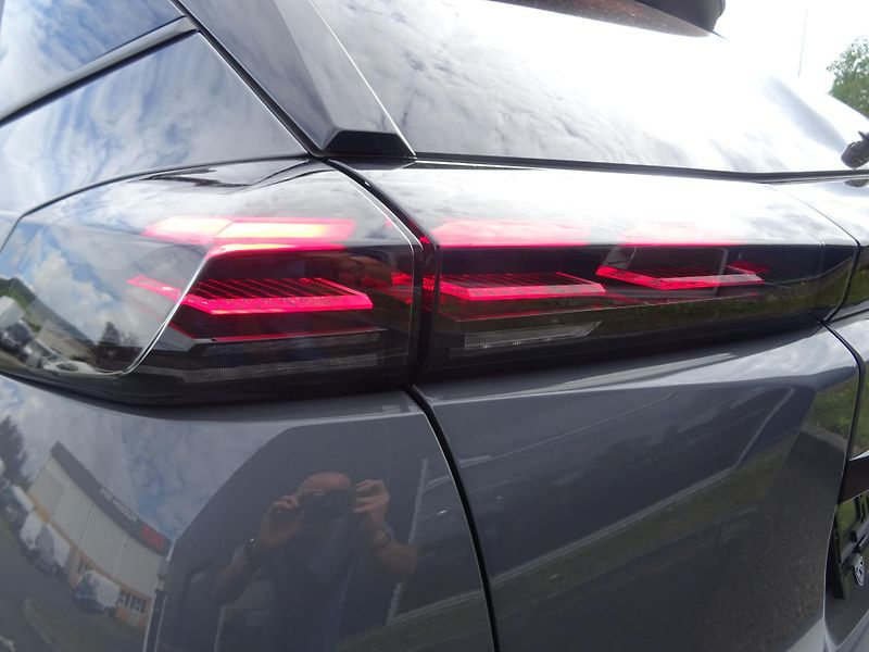 Peugeot 2008 (2026) ALLURE Hybrid 145k e-DCS6 - fotka 42 z 45