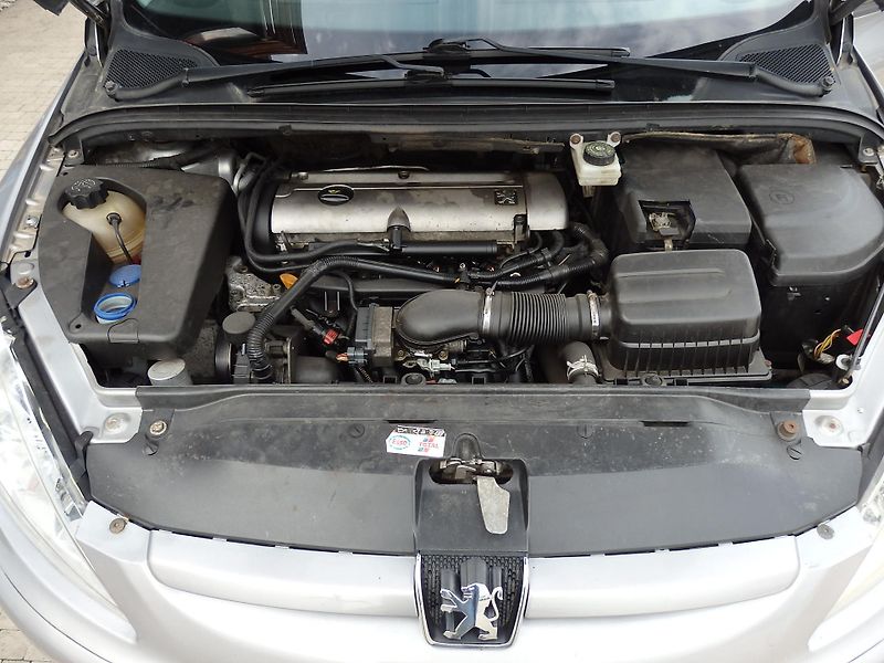 Peugeot 307 2.0i ESP, ZÁLOHOVÁNO - fotka 12 z 13