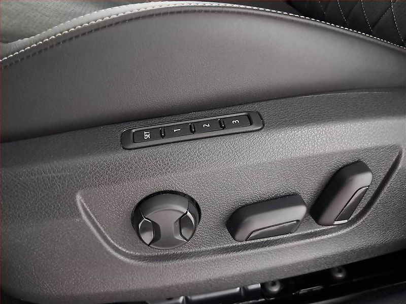 Škoda Superb (2023) Sportline 2.0 TSI - fotka 25 z 25