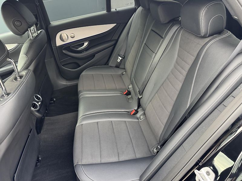 Mercedes-Benz Třídy E (2022) E 300de 4MATIC AMG Hybrid Tažn - fotka 11 z 28