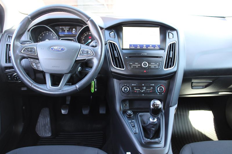 Ford Focus (2017) 1.0i KLIMA TEMPOMAT VÝHŘEV ALU - fotka 17 z 29