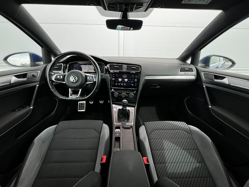 Volkswagen Golf 1.6TDI 85kW R-Line Virtual  - fotka 9 z 27